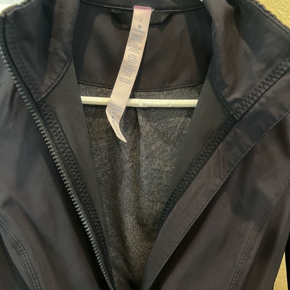 Lululemon jacket - Picture 4 of 4